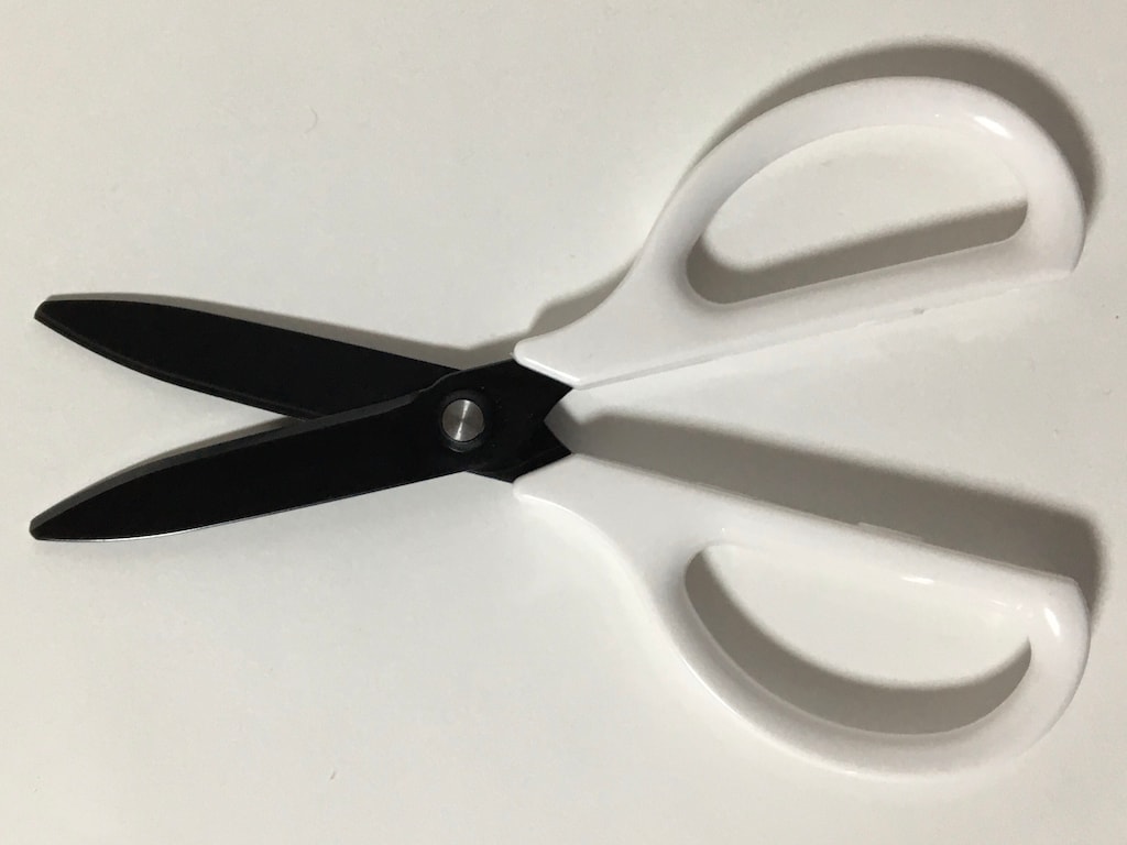 切れ味バツグン！セブンイレブンの「チタンコートハサミ」