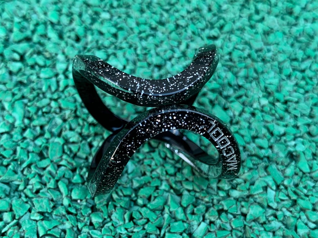 スカーフのリボン結びが簡単に！スカーフブランド「マクール」のスカーフリング