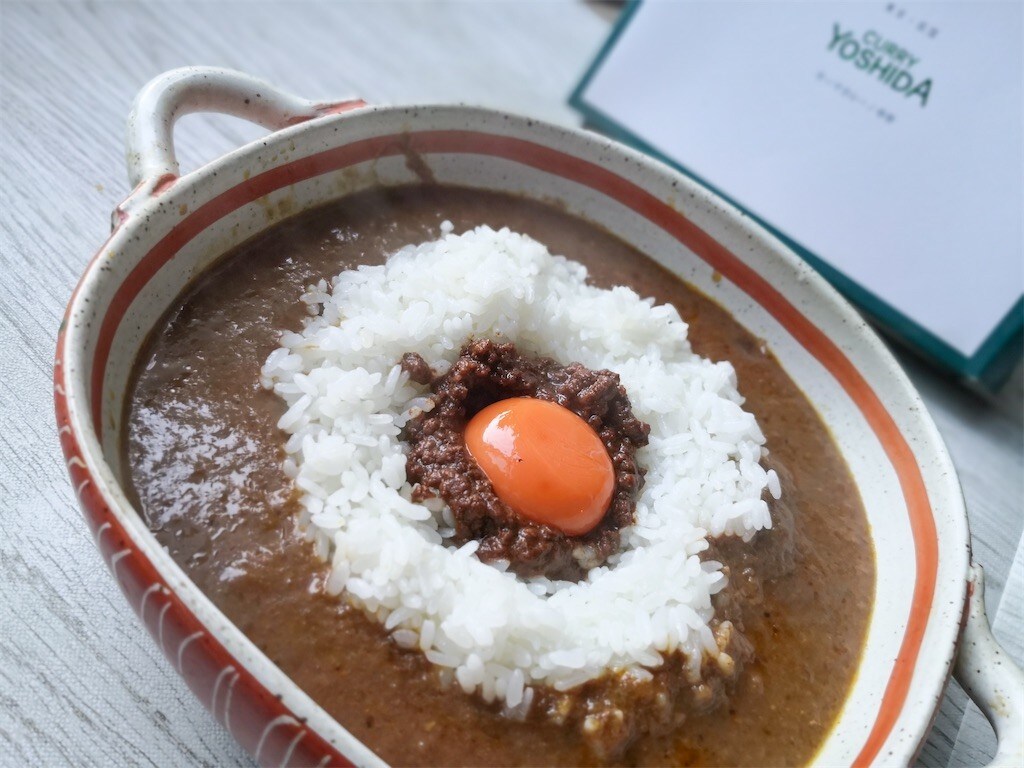 行列の人気店「吉田カレー」の味を自宅で！レトルトは無化調で安心