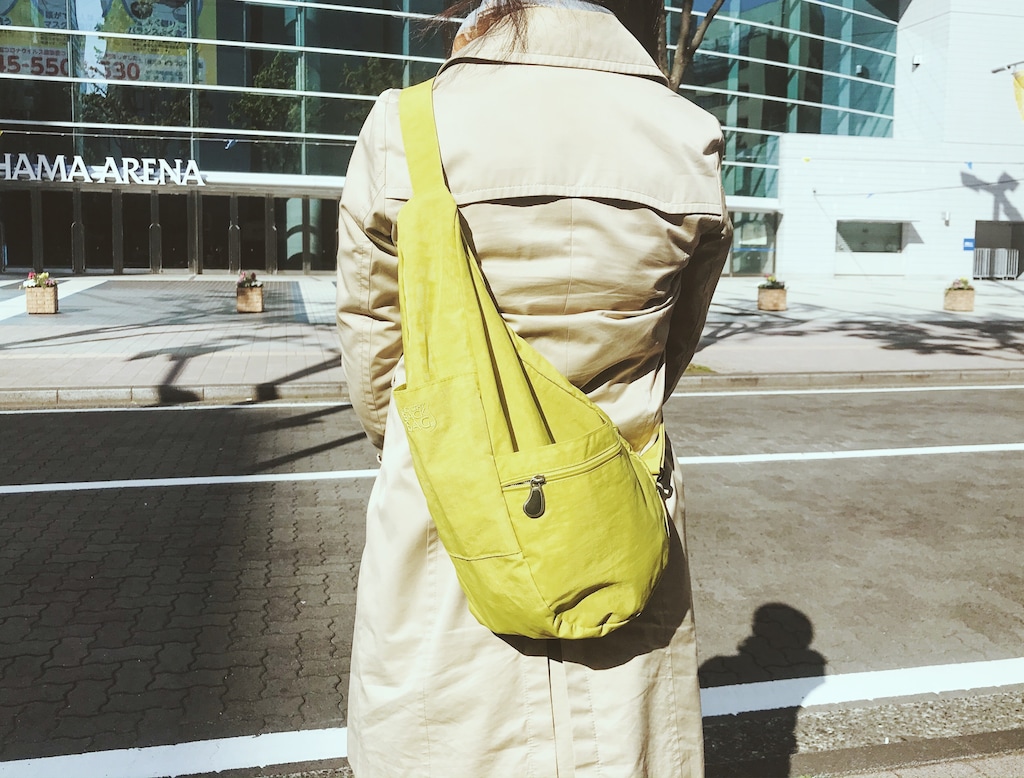 水筒や弁当箱も！収納性抜群なボディバッグ「ヘルシーバックバッグ」