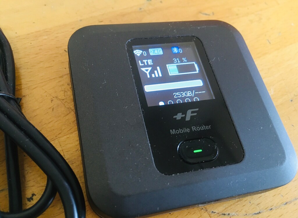 富士ソフトのWi-Fiルーター「＋F FS030W」は操作簡単！ 長時間使用可能