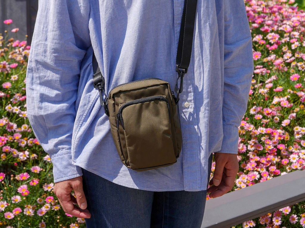 もうガサゴソしない！GUの「ミニショルダーバッグ」はポケットが多くて機能性抜群