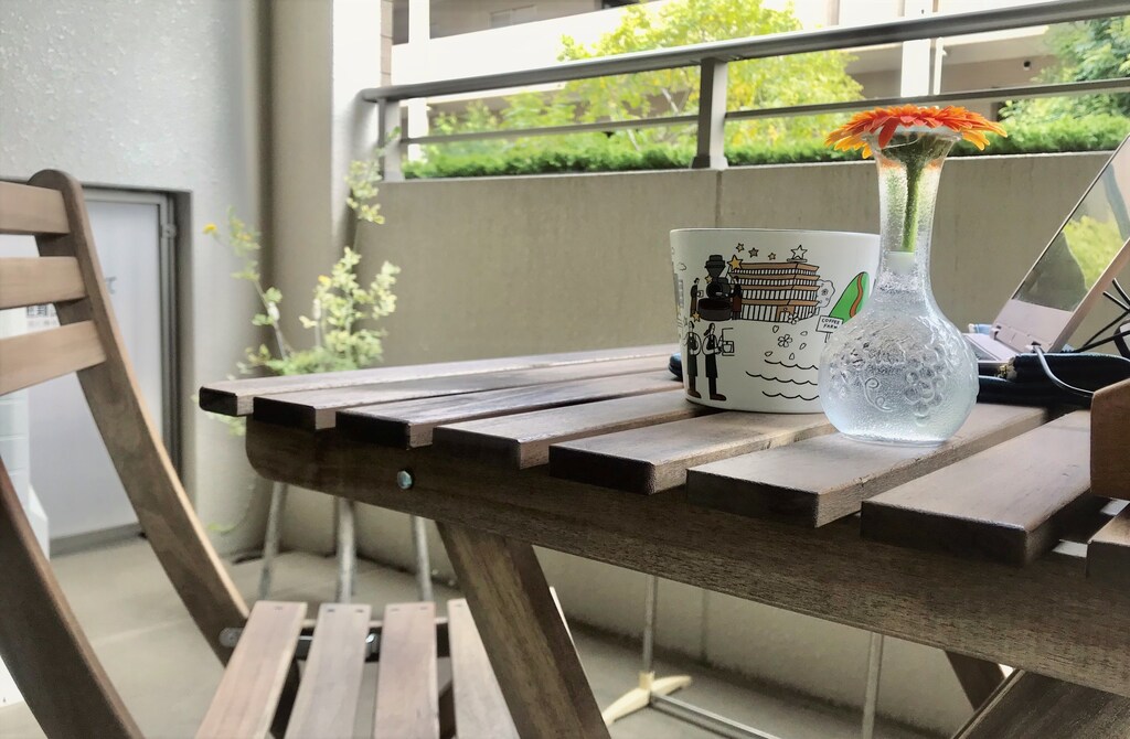 イケアの屋外用テーブル＆チェア「ASKHOLMEN」でベランダカフェを楽しむ