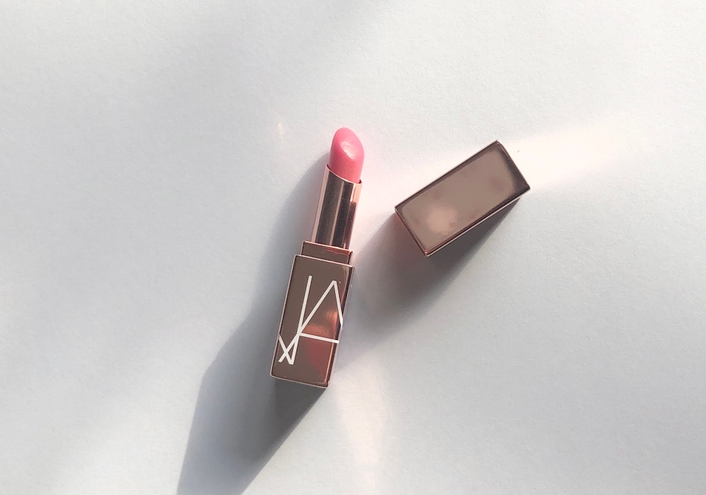 NARS（ナーズ）のアフターグローリップバームはマスクにつかず潤いが続く！