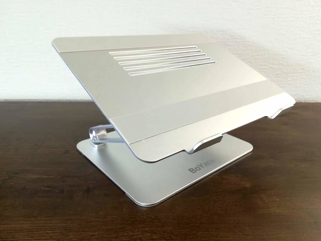 姿勢がよくなりデスクワークが快適に！BoYataの「ノートパソコンスタンド」