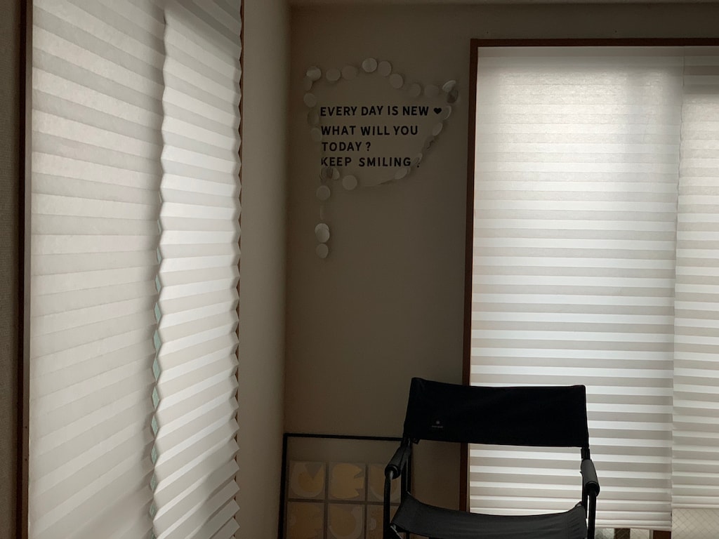 ミニマリストにイチオシのカーテン！IKEAの紙製ブラインドはレールも採寸も不要