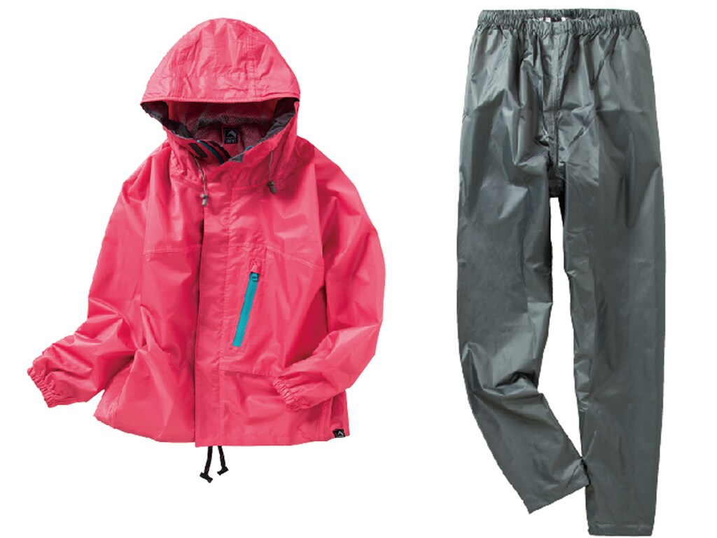 アウトドアに！ワークマンプラスのレインウェアはコスパ最強で女性にもおすすめ
