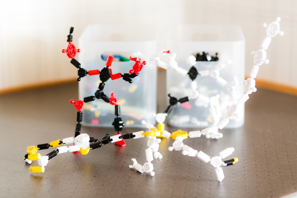 ミニマリストのオモチャ選び！知育玩具「アソブロック」なら飽きずに長く遊べる