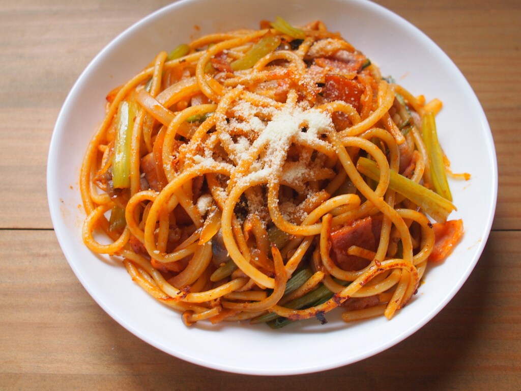 自宅でおいしいナポリタンを作るコツは「茹でたあと水で〆る」！？