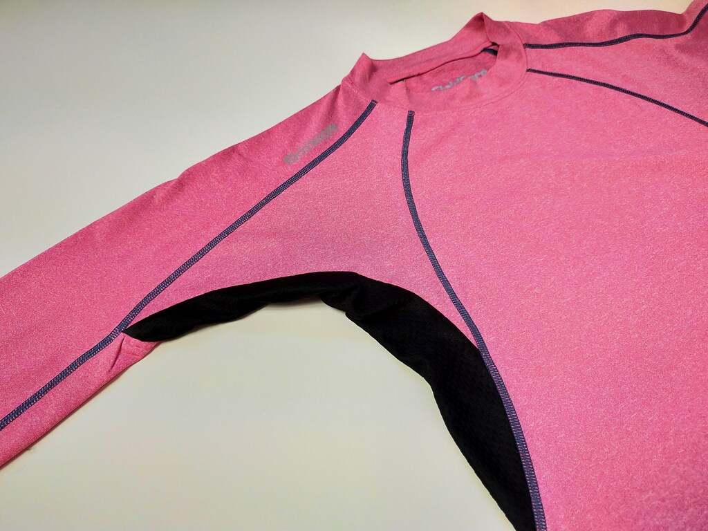 ワークマンプラスの「サクラ杢」は、登山に最適な派手色＆長袖ミドルネック