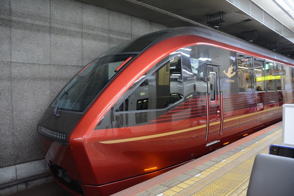 人気の近鉄特急「ひのとり」は、のぞみより安くて豪華な設備が魅力