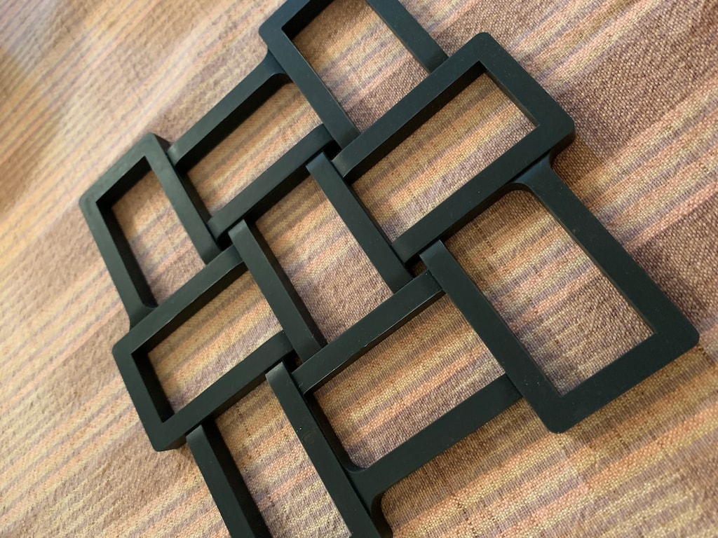 食卓が華やかに！【ニトリ】の「マグネット鍋敷き」はデザインがスタイリッシュ