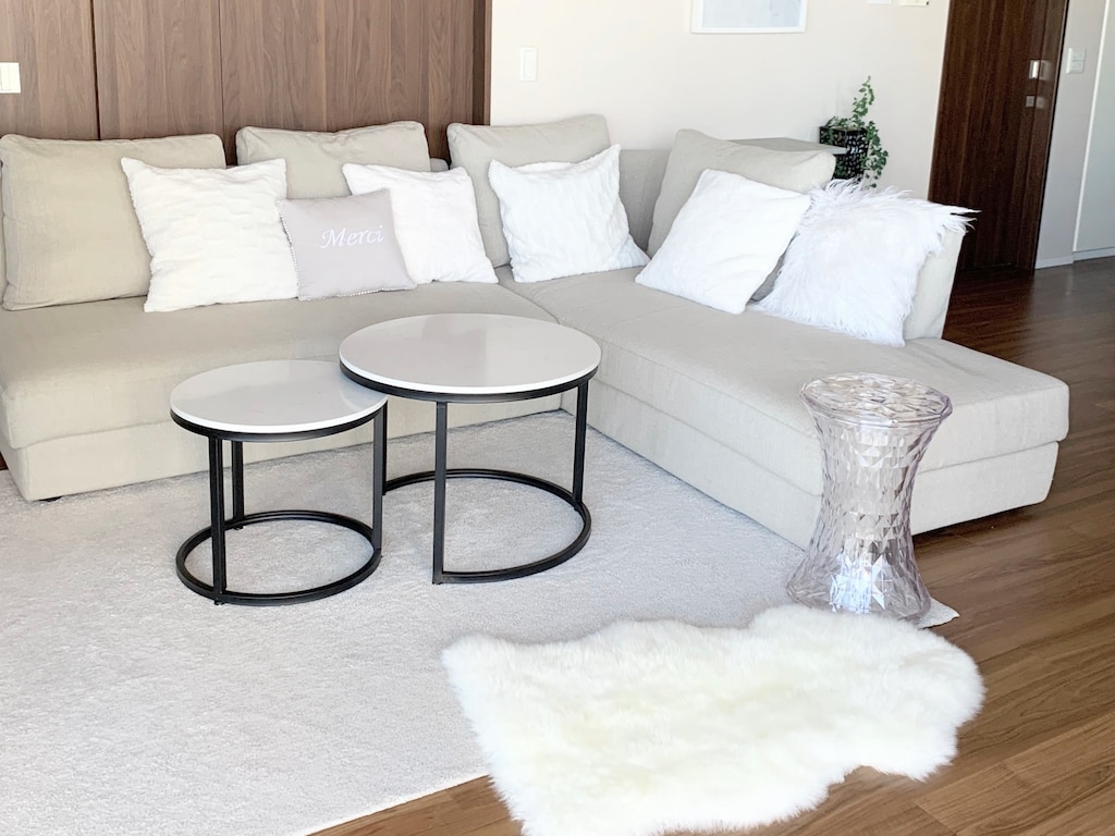 インテリアに高級感！IKEAのムートンラグ「ルッデ」はリアル羊皮でコスパ抜群