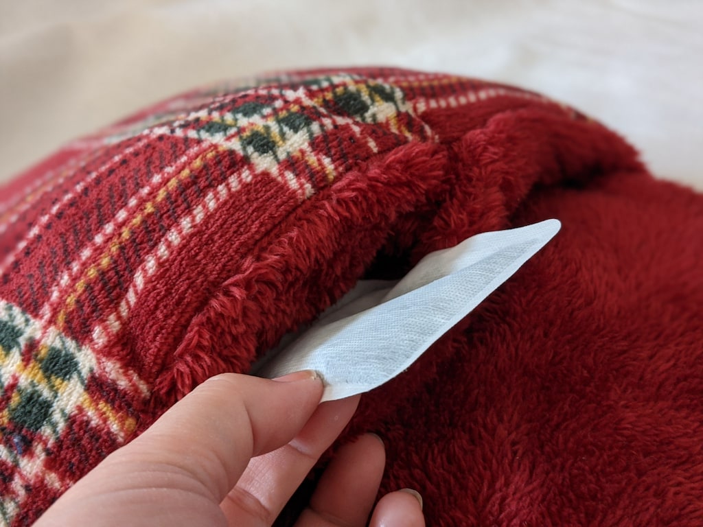 ポケットがついた！ダイソーの「フットウォーマー」で足元ポカポカ