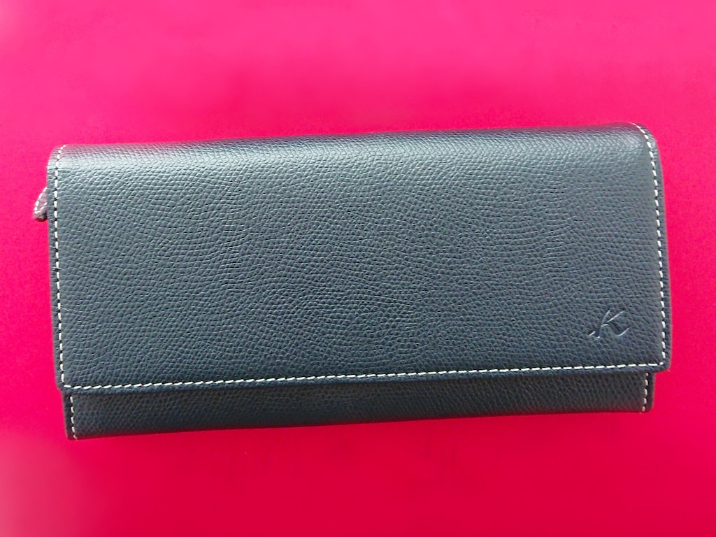 使いやすさと高級感を両立！キタムラの長財布は小銭ごとに仕切れる驚きの収納力