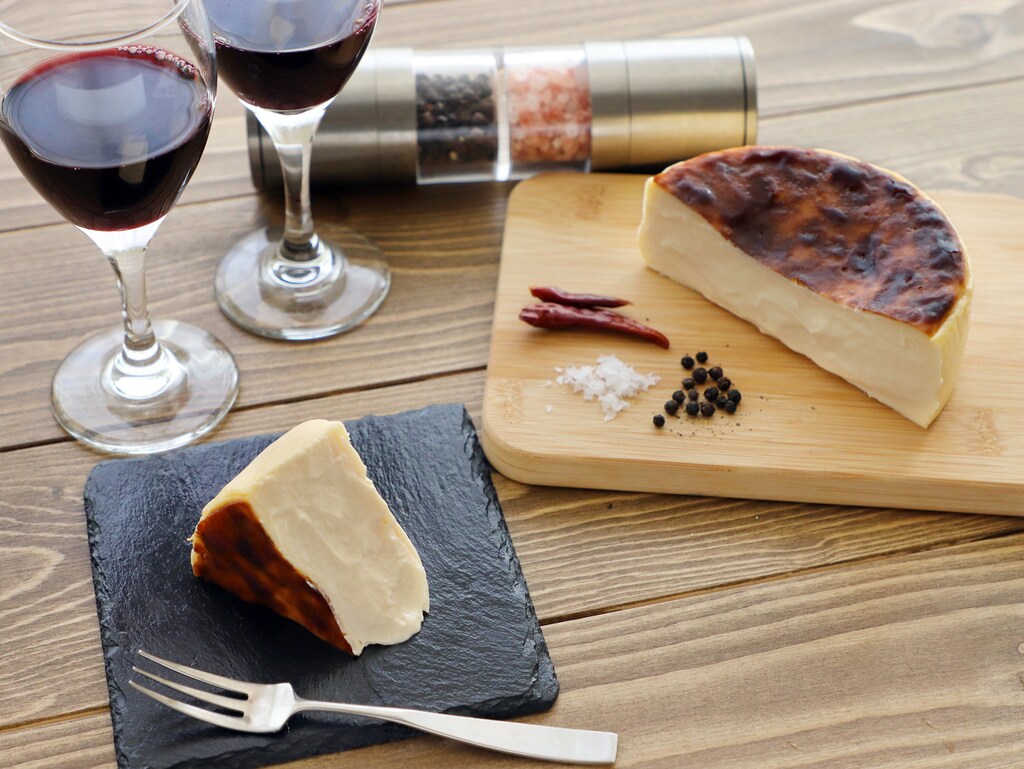 わざわざお取り寄せしたくなる「BELTZ」の本格バスクチーズケーキ