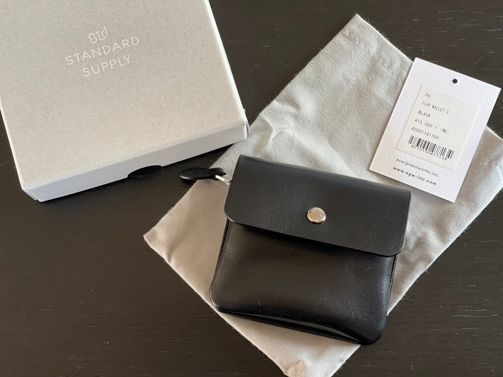 紙幣と小銭がサッと出し入れできる！ スタンダードサプライのコンパクト財布