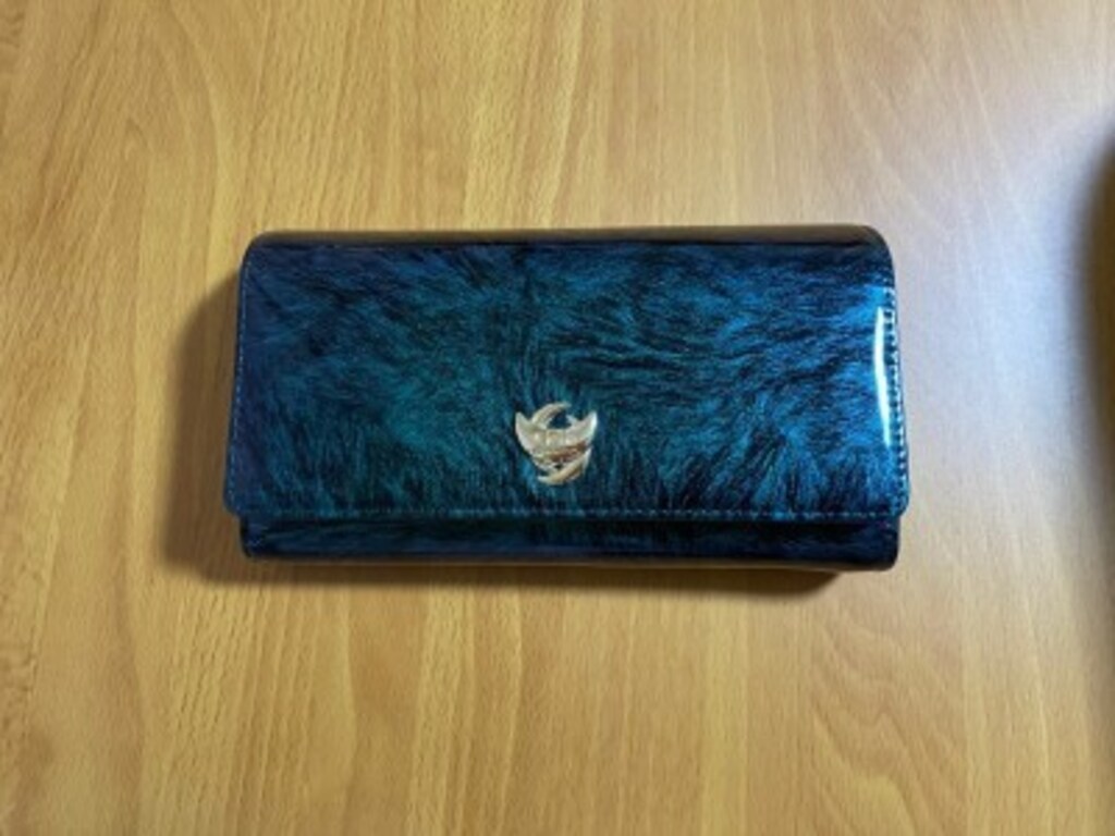 使うだけで金運アップ！ パーフェクトなグリーンの長財布