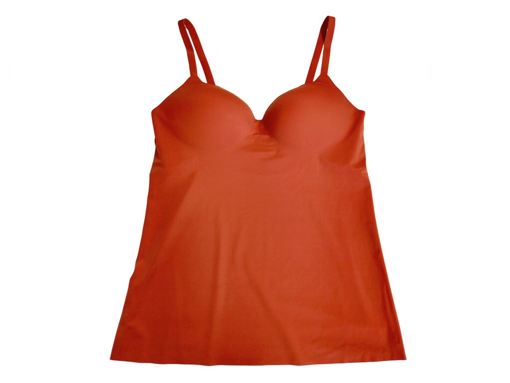 脱・定番色！【ユニクロ】のブラトップ、実は「赤」が使いやすい？