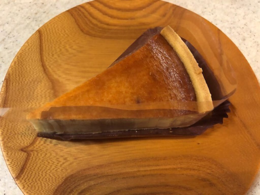 シャトレーゼ「濃厚ベイクドチーズケーキ」のタルト生地が最高！低糖質やスフレも比較