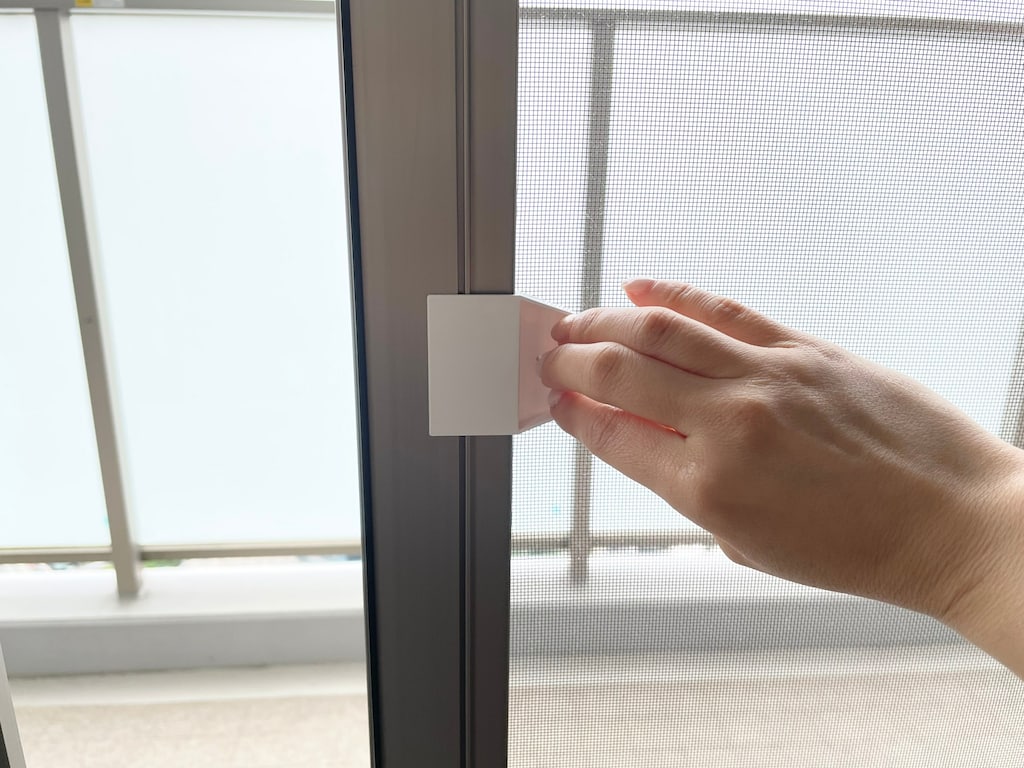 もっと早く知りたかった…【ダイソー】網戸のイライラを劇的解消！「網戸の引き手」