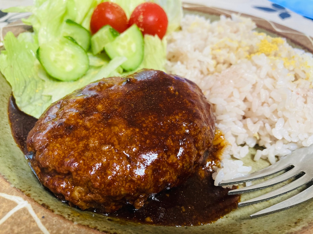セブンイレブン「金の直火焼ハンバーグ」は洋食屋さんの味！旨さの秘密は黒トリュフ⁉