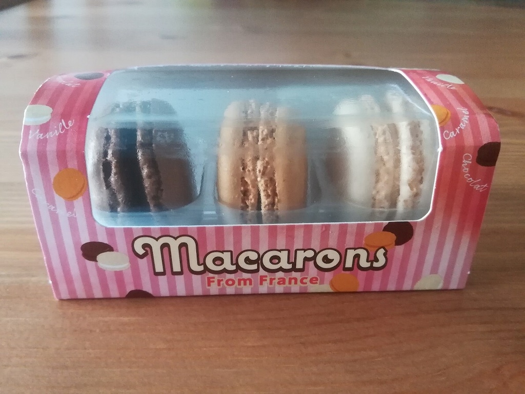 業務スーパーの「マカロン」はフランス産3種のアソート！ おしゃれで可愛いスイーツ