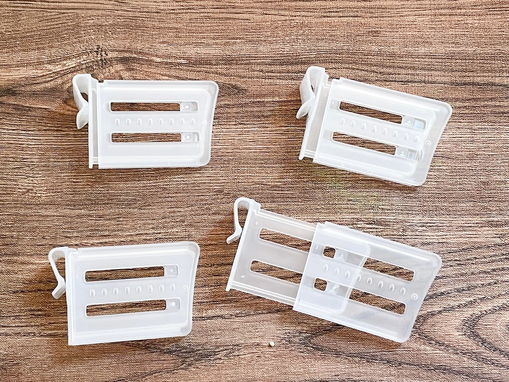 【セリア】収納のイライラを解決！「冷蔵庫ポケット仕切り」は家中の収納に活躍◎