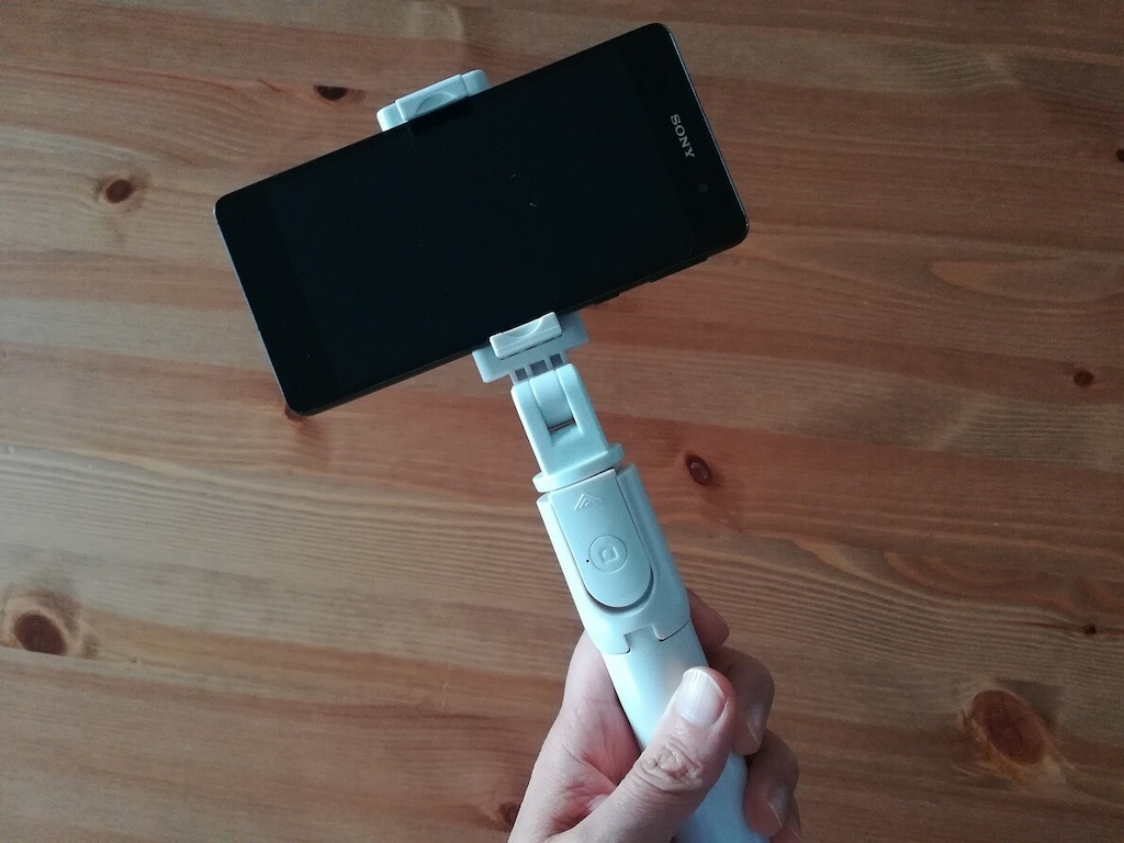 スリーコインズ「ワイヤレス三脚自撮り棒」は遠距離撮影に便利！持ち運びラクラク