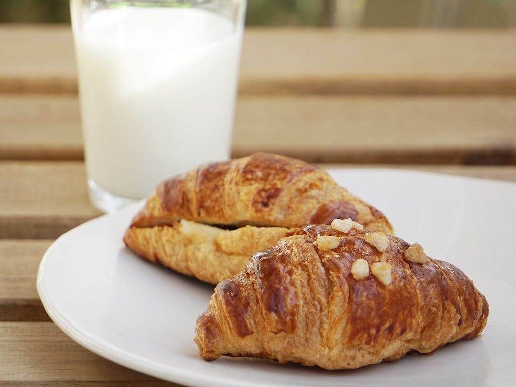 シャトレーゼヤツドキ「クロワッサン」は100円台で焼きたてサクッ！2種類レビュー