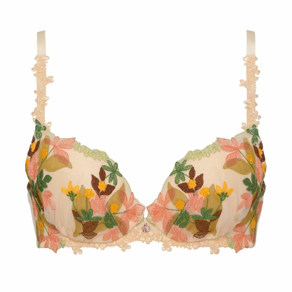 バストラインが気になる50代に◎トリンプの「フロラーレ」で叶える魅力的なバスト