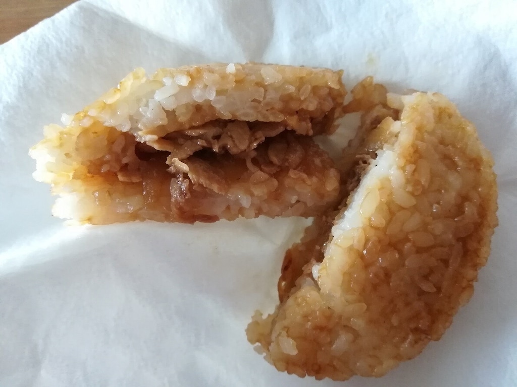 業務スーパー冷凍「ライスバーガー」2種類を食べ比べ！1個135円でお米がもちもち