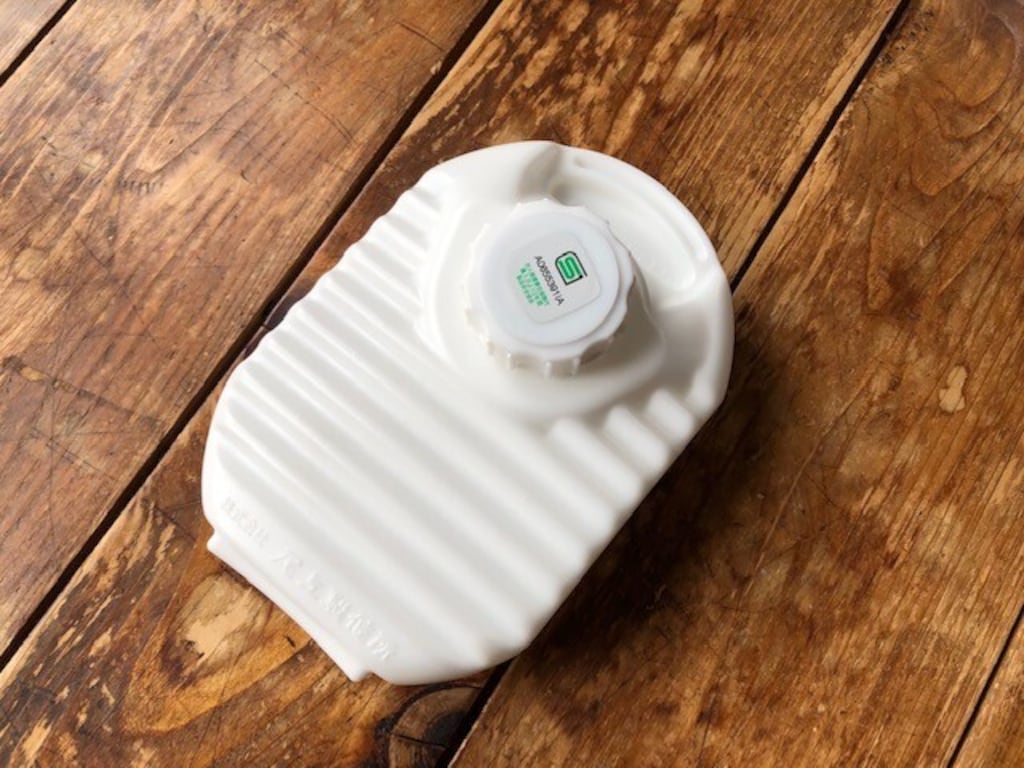 ダイソー「湯たんぽ」は440円でエコ！サイズや暖かさレビュー