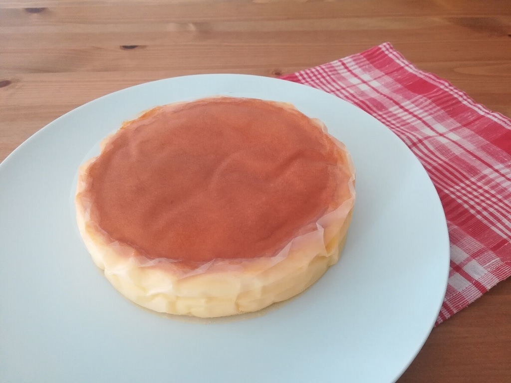 カルディの「しっとりチーズケーキ」は5号で329円！アイスでアレンジもおすすめ