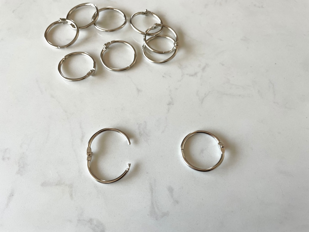 【100均】こんな方法があったの？「カードリング」の意外な活用術に驚き！