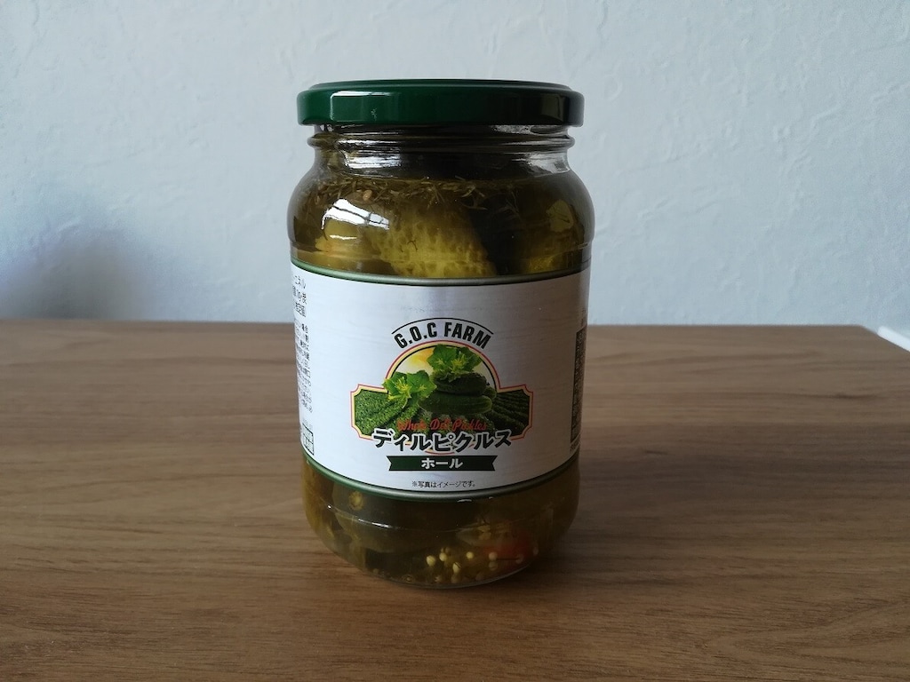 業務スーパー「ディルピクルス（ホール）」は特大サイズのピクルスが入って美味しい！