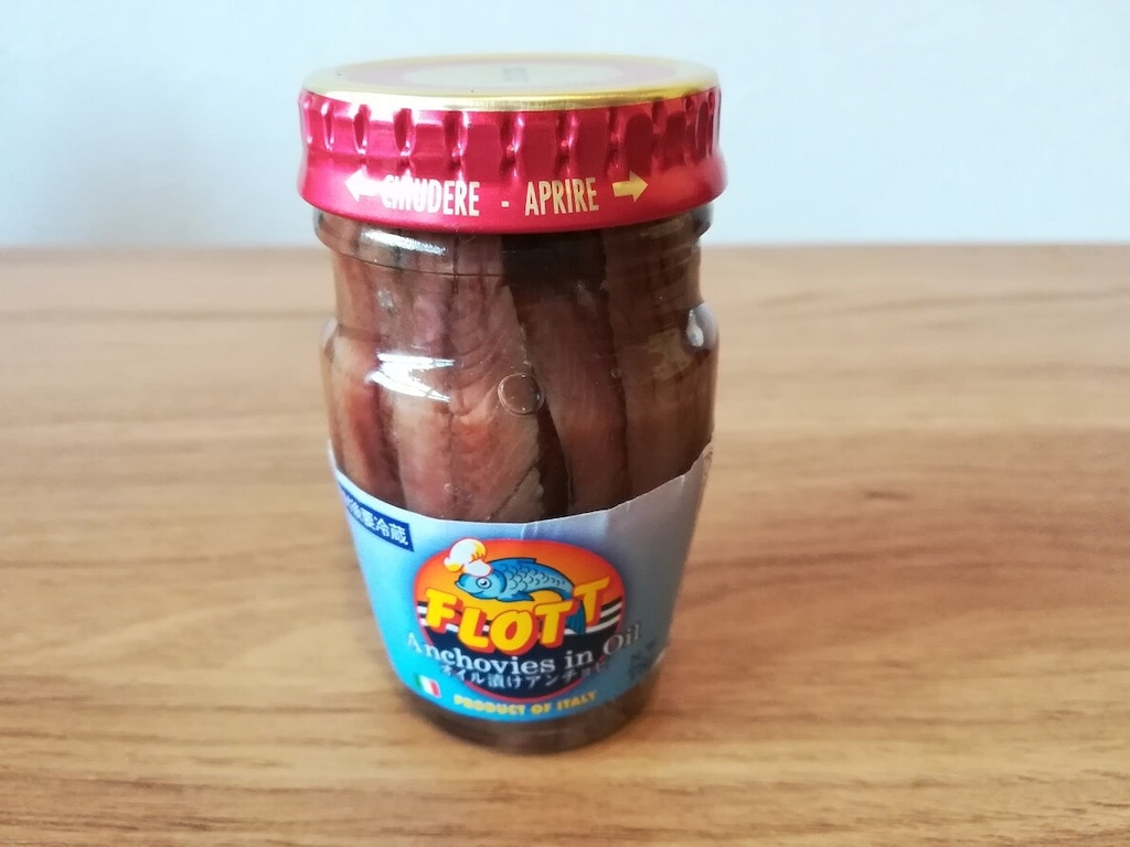 業務スーパー「オイル漬けアンチョビ（瓶）」は塩加減がよくアレンジも自由自在！