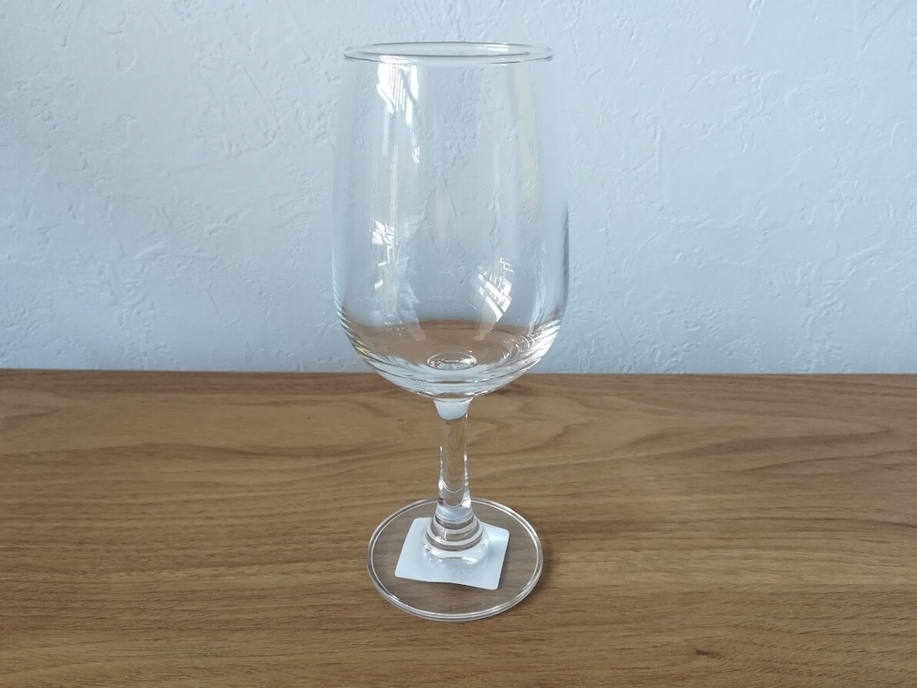 【100均】セリアのワイングラス「ソサエティ」は割れにくく高級感◎アイデア収納も