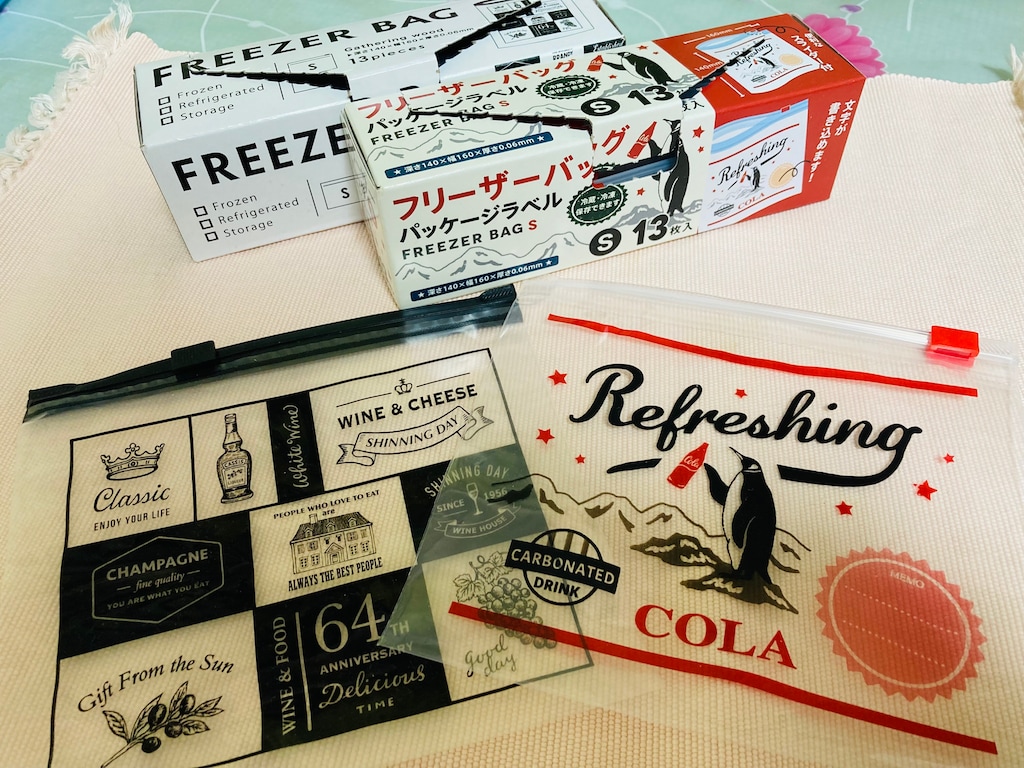 コスメに本まで！【100均】セリアの「フリーザーバッグ」、あっと驚く活用術とは？