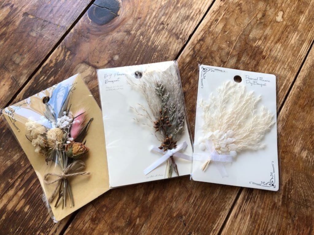 100均セリアのドライフラワー「プリザドライブーケ」は100円！ダイソーとも比較するインテリアに映える飾り方【最新】