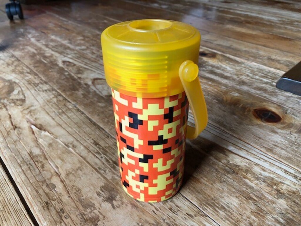 ワークマン「真空保冷ペットボトルホルダー」が便利！おしゃれな7色