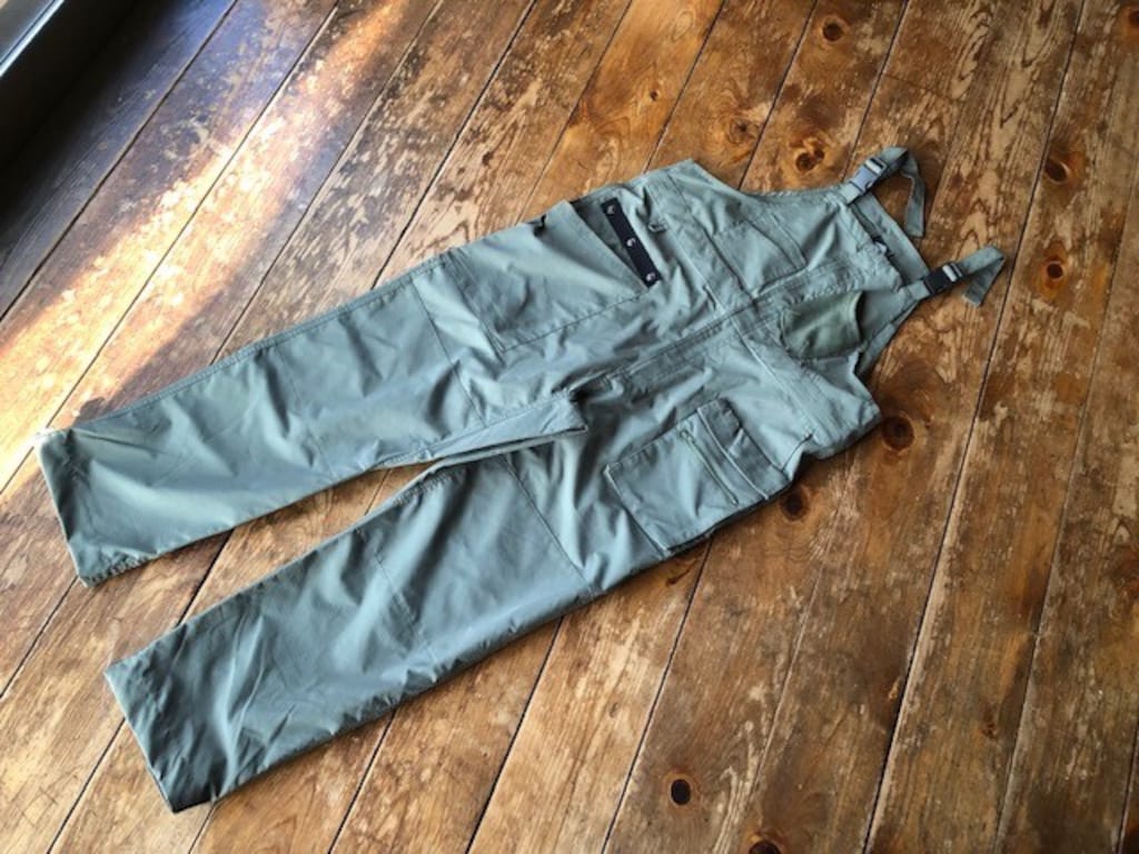 2023年版ワークマン「ガーデニングサロペット」は高撥水！サイズ感やコーデも紹介