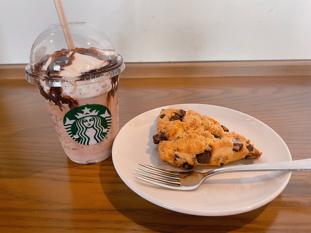 スタバのチョコフラぺチーノ＆チョコ系メニューのおすすめカスタム総まとめ！値段・カロリー・比較