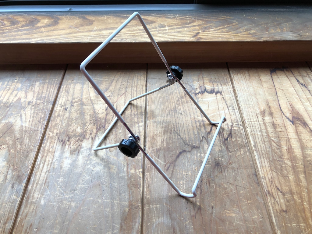 【100均】ダイソー・セリアで本当に使える「タブレットスタンド」ランキング5選！1位は角度調整が優秀