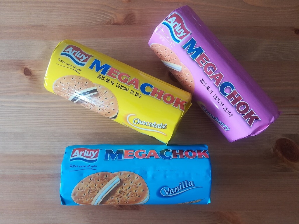 業務スーパー「MEGACHOKサンドイッチビスケット」は106円！3種類食べ比べ