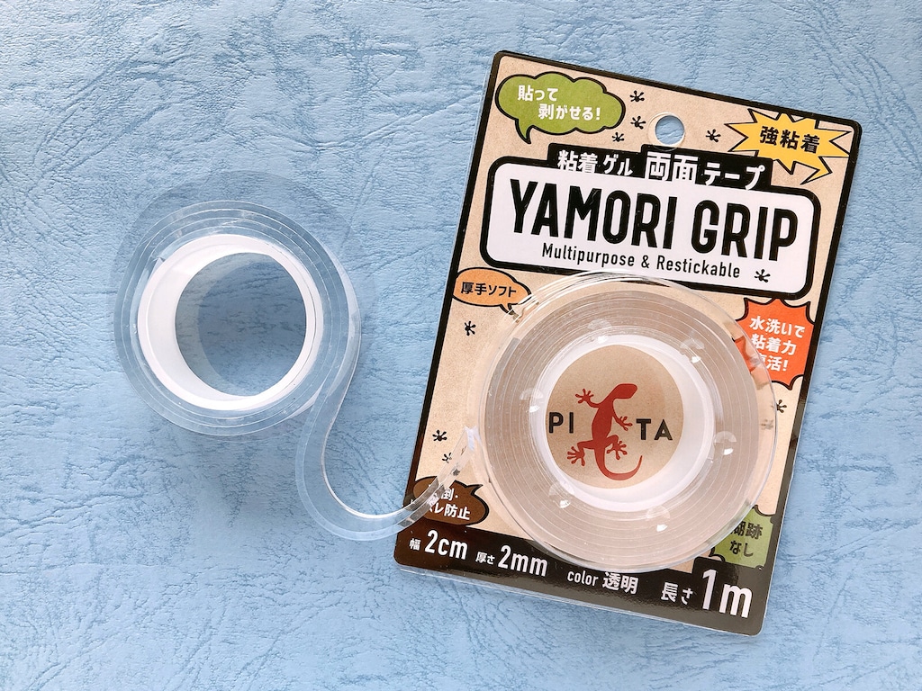 100均で話題！「ヤモリグリップ」の実力とは？浮かせる収納も地震対策も！