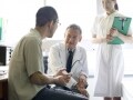 平成26年4月から70歳以上74歳の医療費自己負担は2割に