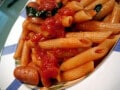 ソーセージの入ったペンネアラビアータレシピ……イタリア料理の定番