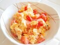 離乳食レシピ……トマトとさくらえびのスクランブルエッグ