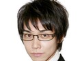 スーツ＆メガネに似合うショートヘア
